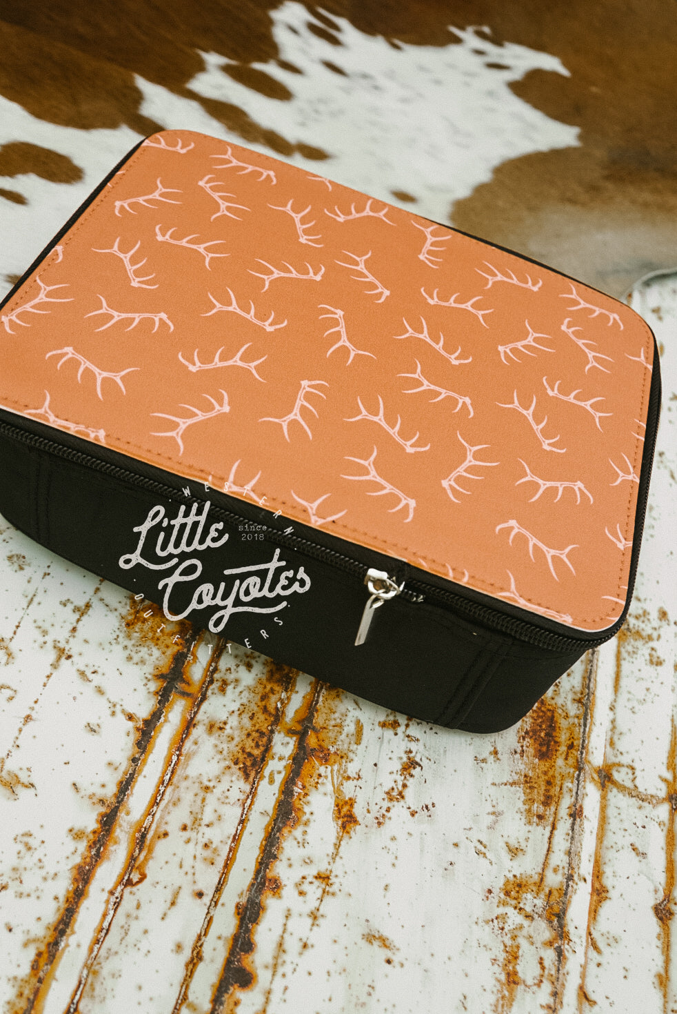 Elk Shed Lunch Box in Saddle